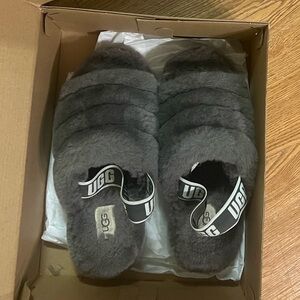 Gently Worn Women’s Ugg Flufff Yeah Slide Sz 8 Color Gray